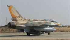 طائرة F16I في قاعدة...