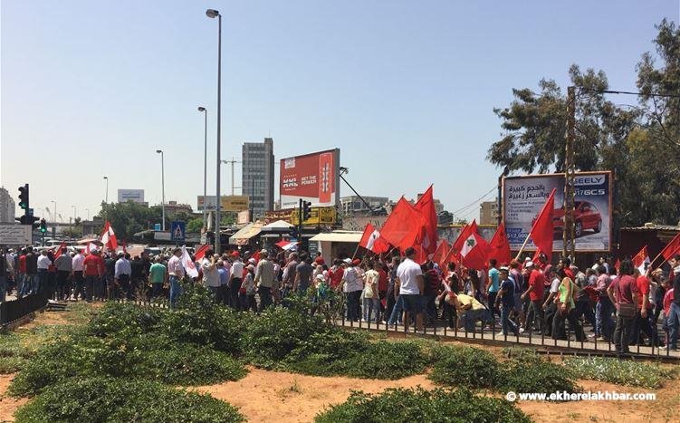 انطلاق تظاهرة العمال من الكولا باتجاه رياض الصلح