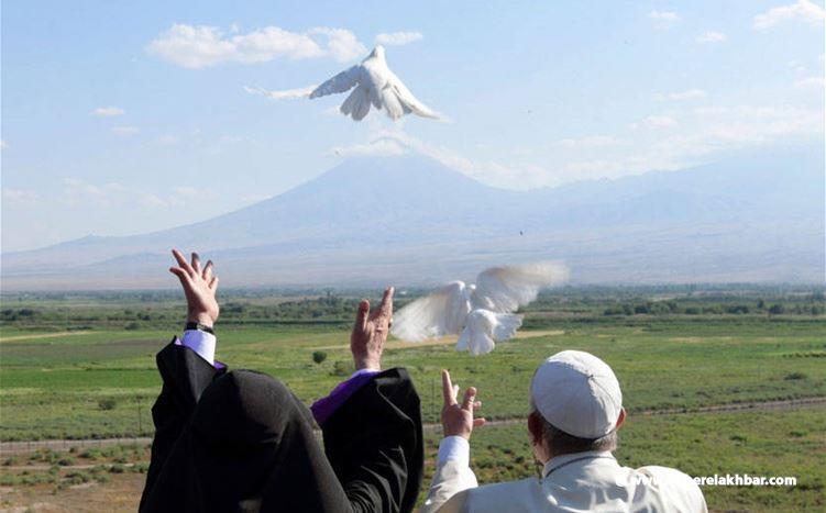 بابا الفاتيكان يصلي مع الآلاف من أجل السلام بين أرمينيا وتركيا
