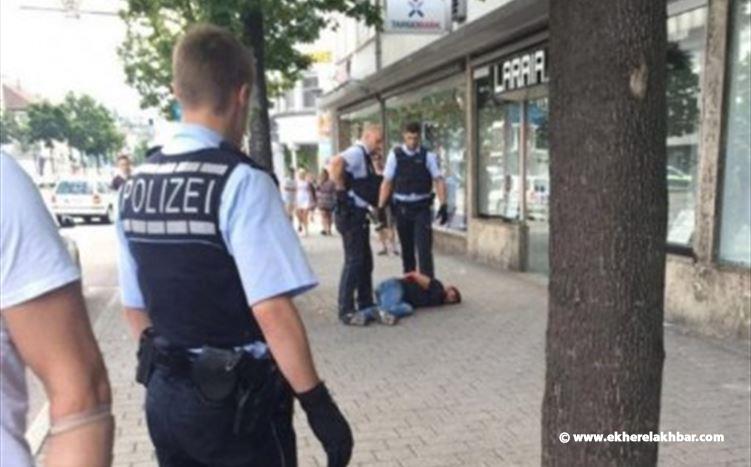 الشرطة الألمانية تعتقل لاجئا سوريا بعد قتله امرأة وجرحه آخريْن في شتوتغارت.