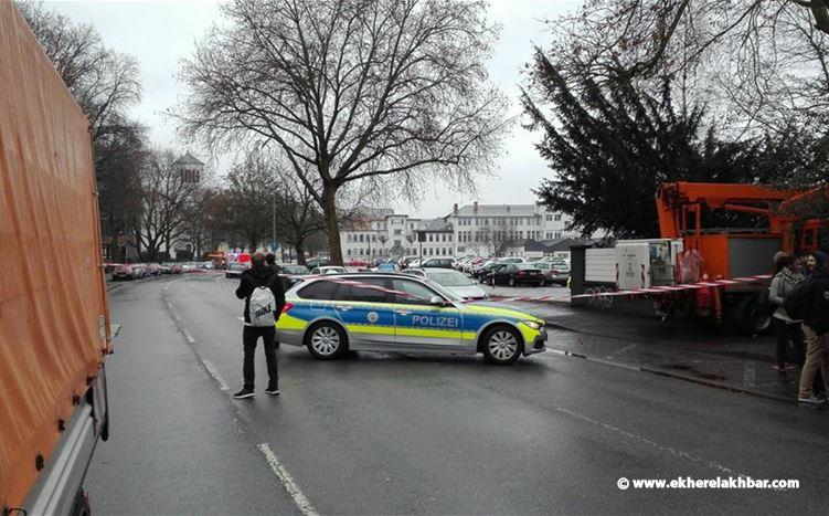 بالصور..الشرطة الألمانية تطوق مدرسة  لوجود مسلح بداخلها