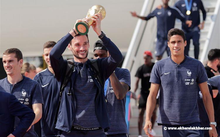 بالصور..منتخب فرنسا يصل الى باريس بعد التتويج بلقب كأس العالم للمرة الثانية