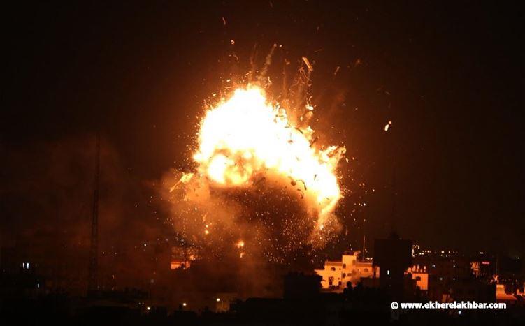 لحظة استهداف طائرات العدو الاسرائيلي لمبنى فضائية الأقصى قبل قليل.