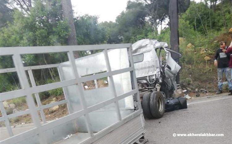 وفاة أحد جرحى حادث إنحراف الشاحنة في جعيتا
