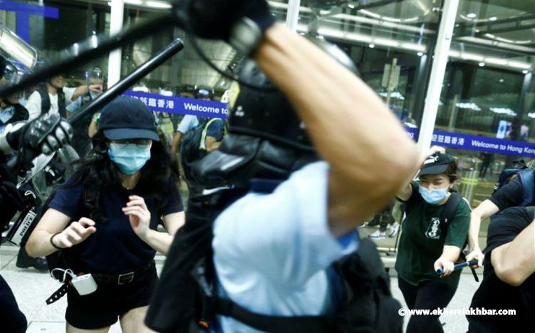 مطار هونغ كونغ يستأنف الرحلات بعد الاشتباكات والاحتجاجات الحاشدة