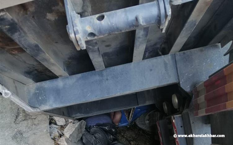 مقتل عامل بانقلاب شاحنة في قصرنبا