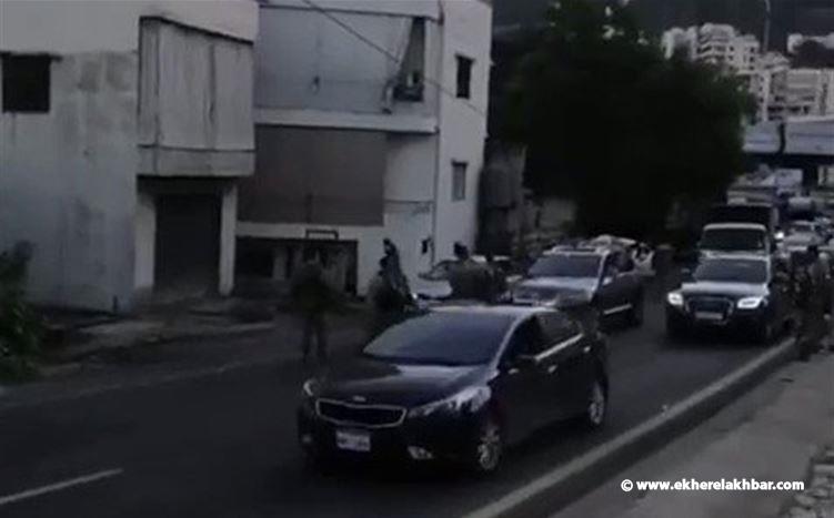  الجيش أوقف عدداً من الشبان في ثكنة صربا لقطعهم الطريق صباحاً في الزوق
