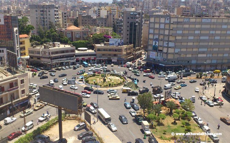 شابان ألقيا قنبلة مسيلة للدموع أمام سرايا طرابلس