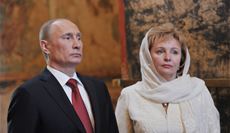 بوتين وزوجته...
