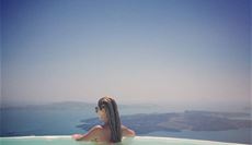 ميريام فارس في حوض...