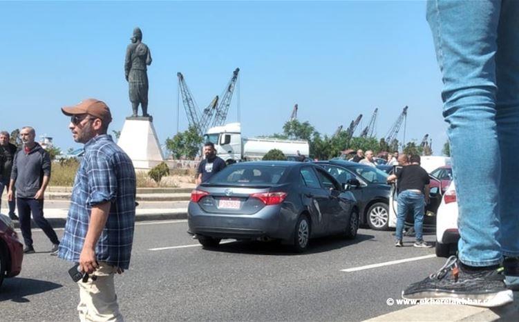 السائقون قطعوا الطريق امام تمثال المغترب وعند تقاطع مصرف لبنان