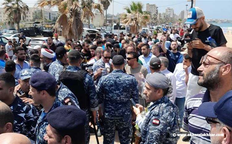 مواجهة عند شاطئ صيدا بين مؤيدي لباس البحر ومعارضيه