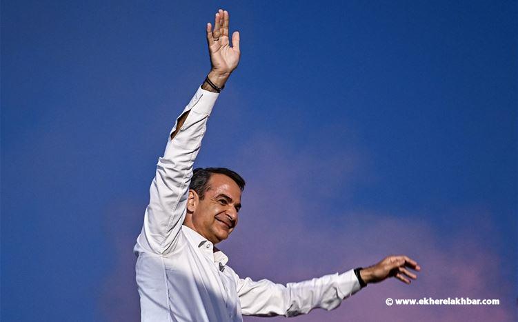 اليونانيون ينتخبون ورئيس الحكومة المنتهية ولايته الأوفر حظا للفوز