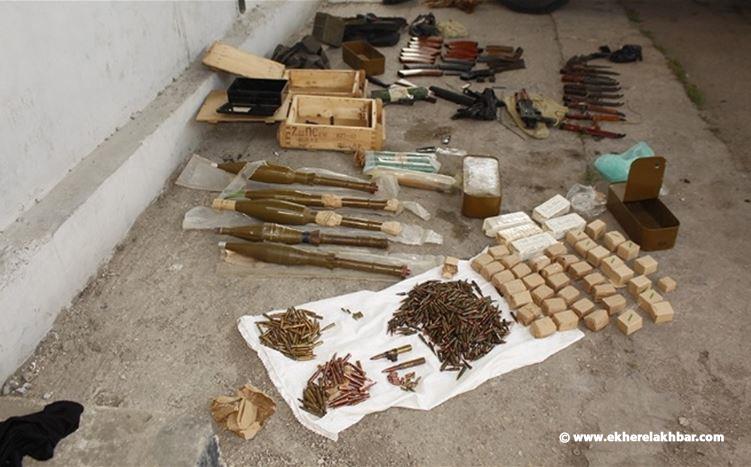 الجيش : دهم منزل وضبط أسلحة وقذائف صاروخية في النبي كزيبر - المنية