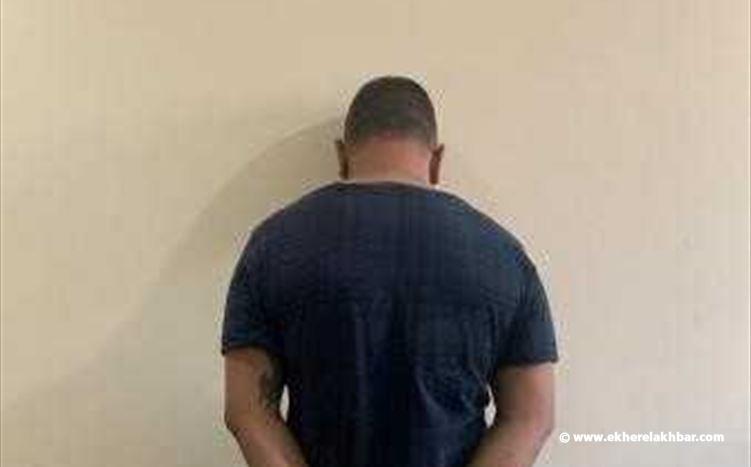 يروّج المخدرات من داخل أحد محلات الإكسبرس في خلدة