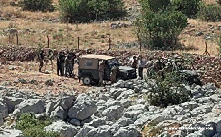 بعد اقتراب الجيش والصحفيين.. العدو يلقي قنبلة غازية