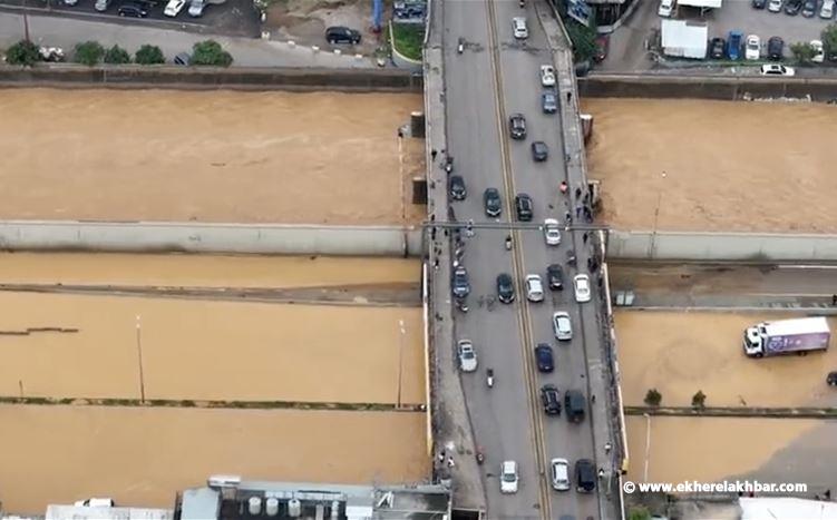 مشاهد كارثية... فيديو من الجو يظهر فيضان نهر بيروت
