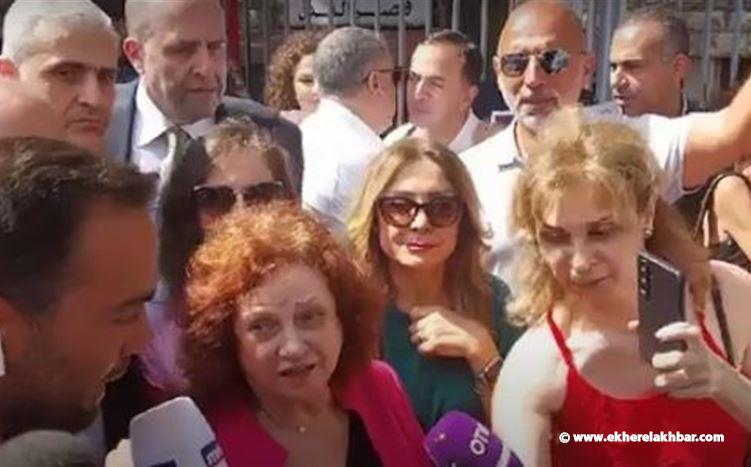 تحرك داعم للقاضية عون أمام قصر العدل في بيروت