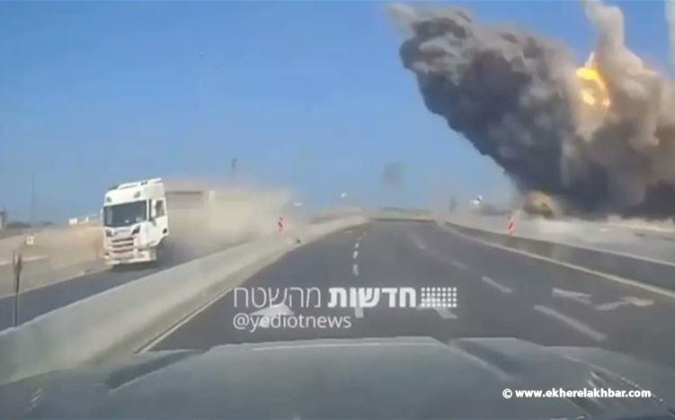 بالفيديو... لحظة سقوط صاروخ باليستي إيراني على هدف داخل إسرائيل.