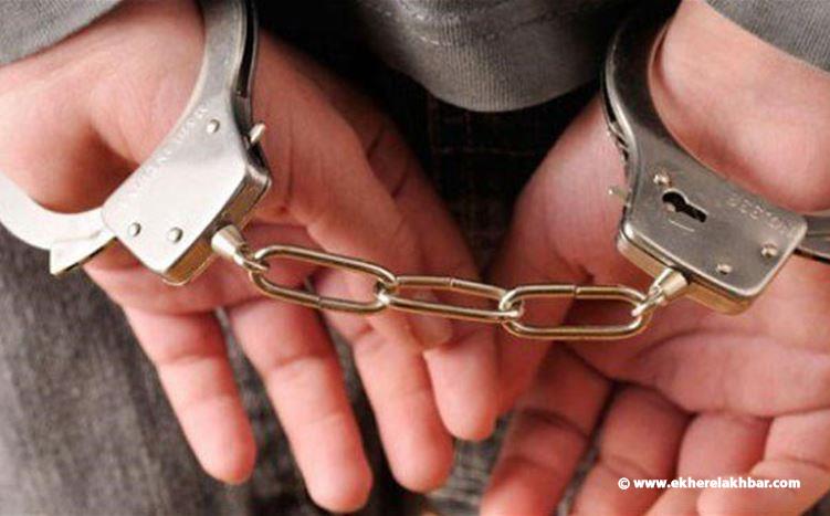 توقيف مطلوب خطير سلب مواطنَين منتحلًا صفة أمنيّة