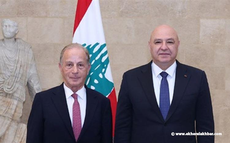 عيسى يسلم اوراق اعتماده لعون وينقل اليه تحيات ترامب