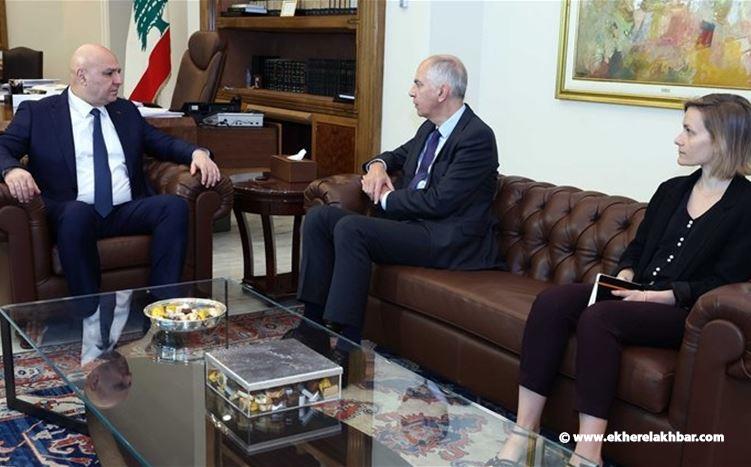 عون يعرض مع ماغرو اوضاع الجنوب وعمل &quot;الميكانيزم&quot;