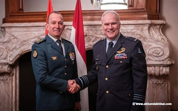 قائد الجيش زار وزارة الدفاع الهولندية وقيادة الشرطة العسكرية الملكية