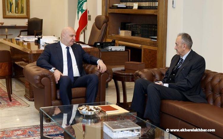 عون :  الاولوية لعودة سكان القرى الحدودية