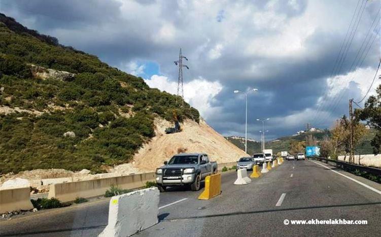 بعد اكثر من 7 سنوات انتهاء أعمال معالجة انزلاق التربة وفتح المسلك الغربي لأوتوستراد شكا – حامات