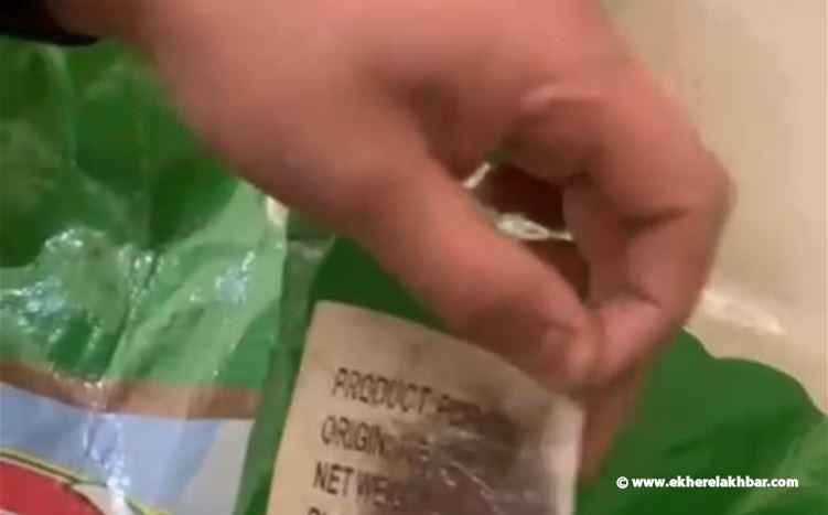 الجمارك تضبط مستودعين لتزوير تواريخ الصلاحية لمواد غذائية