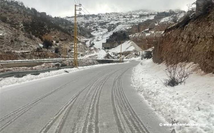 الطرق الجبلية المقطوعة جراء تراكم الثلوج