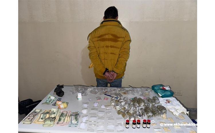 يروّج المخدرات في الأشرفية على متن سيارة أجرة