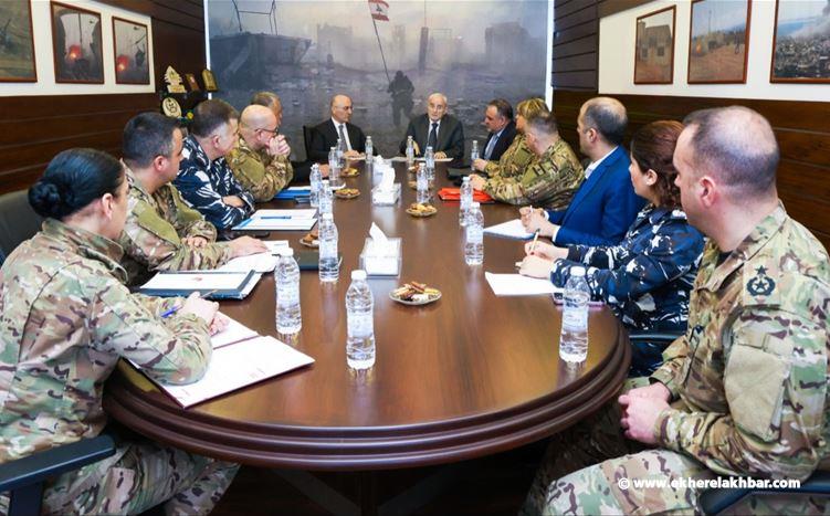 اجتماع في اليرزة بحث في سبل تحسين رواتب العسكريين