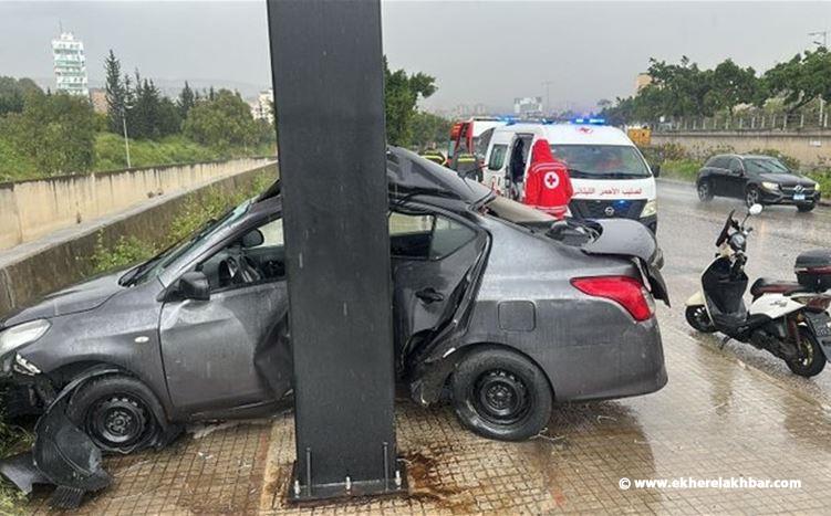  قتيل نتيجة اصطدام سيارة بعامود انارة على أوتوستراد الرئيس لحود باتجاه الكرنتينا