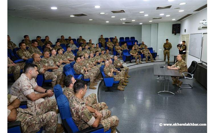 قائد الجيش : المؤسسة العسكرية لا تتوقف عند بعض الانتقادات بل تضع المصلحة الوطنية العليا في أولوياتها