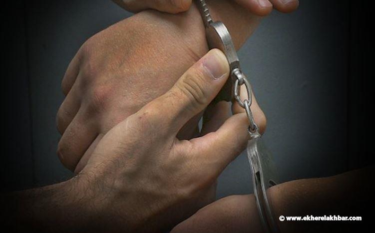 قوى الامن: توقيف مروّجي مخدرات داخل مقهى في بئر حسن