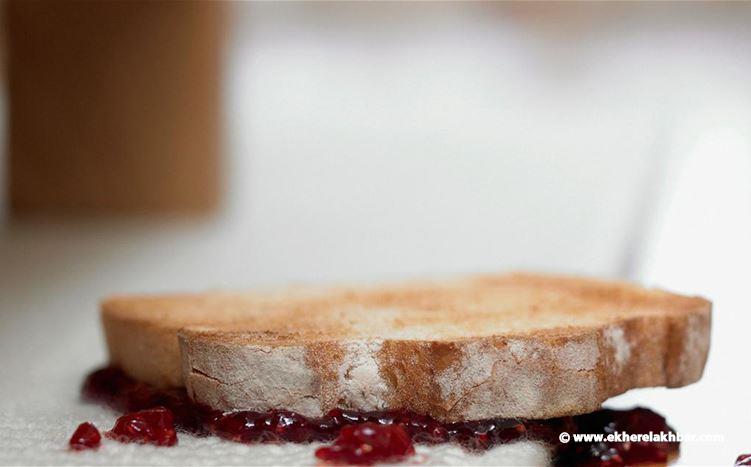 هل تتناول طعاما سقط منك على الأرض؟