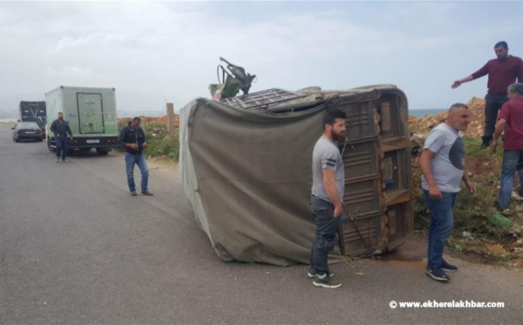 بالصور.. انقلاب بيك اب على طريق العبدة