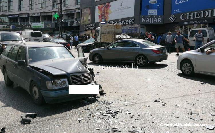 جريحان نتيجة تصادم بين 3 مركبات على طريق عام مطيلب