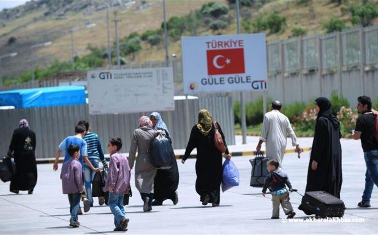 ترحيل مئات اللاجئين السوريين من تركيا الى ادلب و عفرين