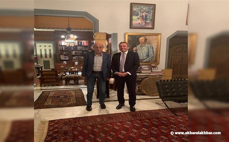 جنبلاط يستقبل سفير بريطانيا في كليمنصو