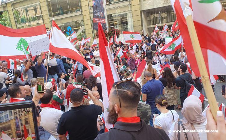 حشود لبنانية كبيرة خلال تظاهرة في سيدني دعماً للشعب اللبناني
