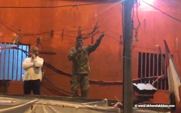 هذا ما كشفته المعلومات الصحافية عن العسكري الذي أعلن انضمامه لـ&quot;الثورة&quot;