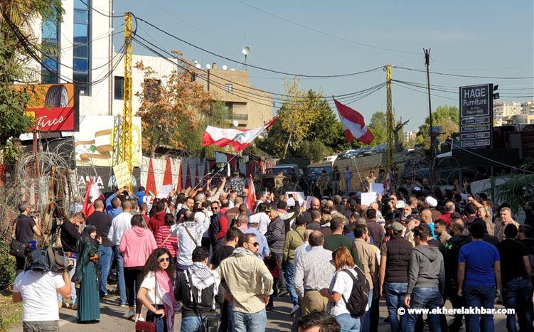 الجيش اللبناني يقفل بالأسلاك الشائكة الطرق المؤدية للسفارة الأمريكية