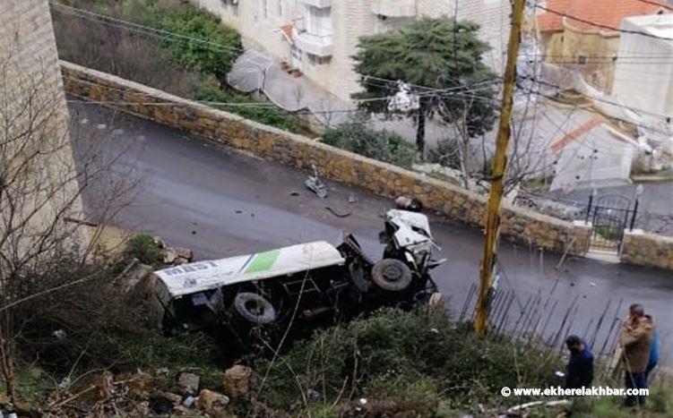 قتيلان نتيجة تدهور صهريج على طريق عام بحمدون في محلة القرية
