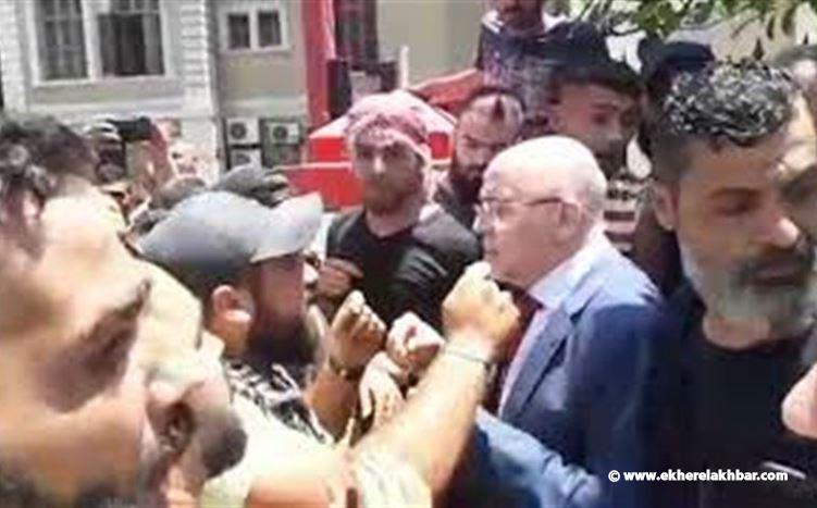 اشكال بين محتجين وشرطة بلدية طرابلس