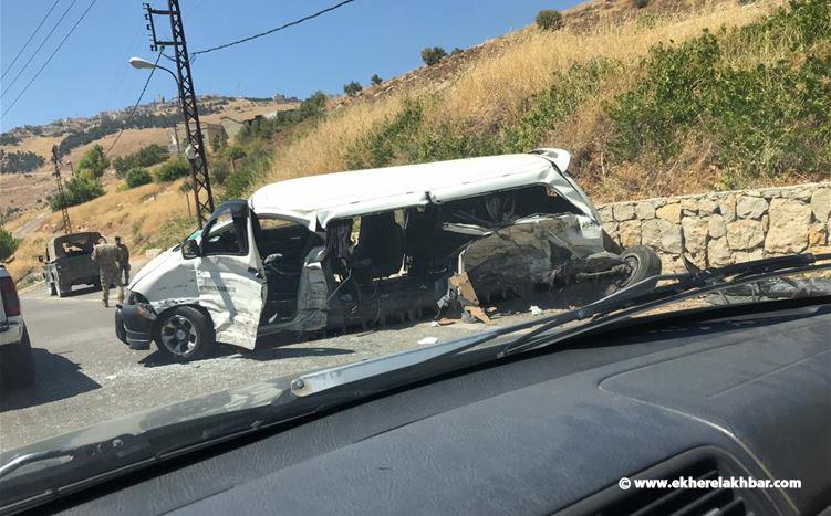 اصابة 10 عسكريين وسائق في حادث سير على طريق عام عيتا الفخار ينطا