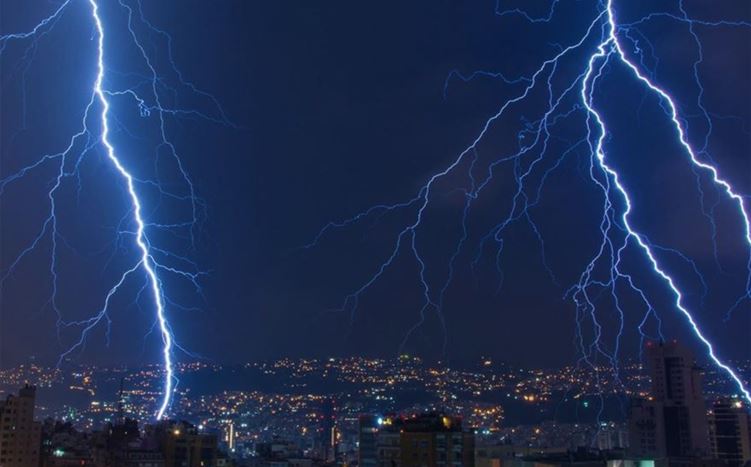 أمطار غزيرة..عواصف رعدية وثلوج على الجبال
