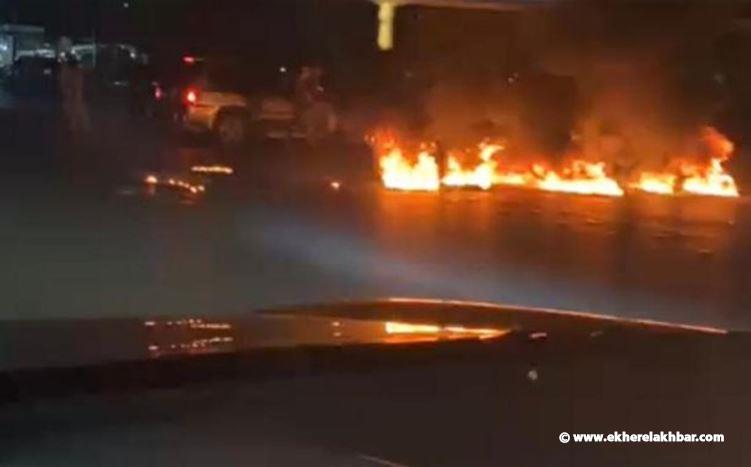 قطع جزئي لاوتوستراد انطلياس بالإطارات المشتعلة