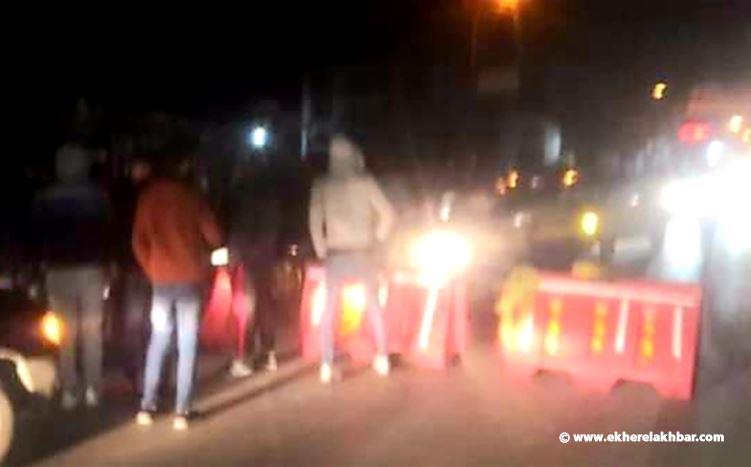 محتجون قطعوا طريق العبدة حلبا احتجاجا